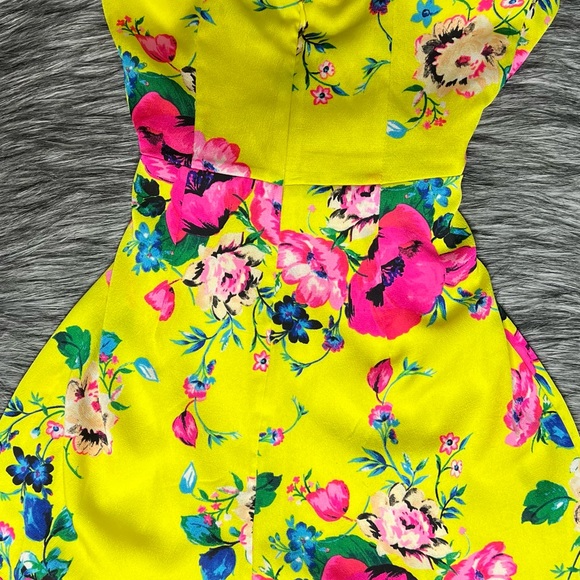 Express Floral Romper - Picture 4 of 4